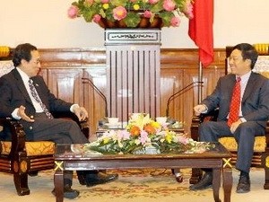 Singapore diplomat on Vietnam visit