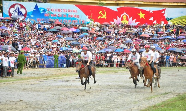 Horse racing of ethnic groups in northwestern mountain region
