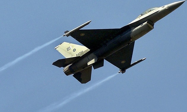 Airstrikes kill some 100 militants in Pakistan