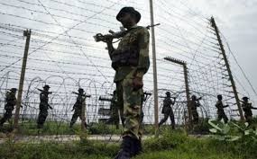 India, Pakistan border guards trade fire on Kashmir border