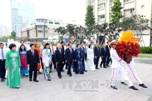 Vietnamese leaders burn incense to President Ho Chi Minh and Ton Duc Thang