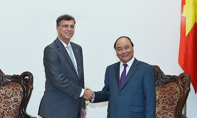PM Nguyen Xuan Phuc receives outgoing Australian Ambassador