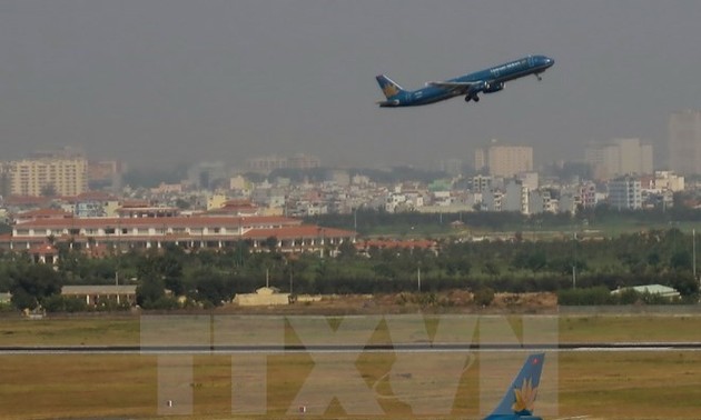 Prime Minister agrees to expand Tan Son Nhat airport 