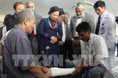 India provides free artificial limbs for disabled Vietnamese