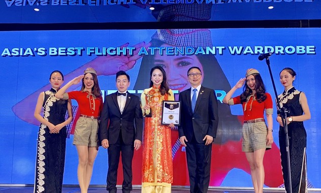 Vietjet wins 2018 award for cabin crew uniform