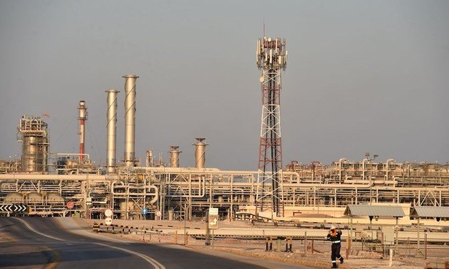 Saudi Arabia, Kuwait cut production to stabilize oil market
