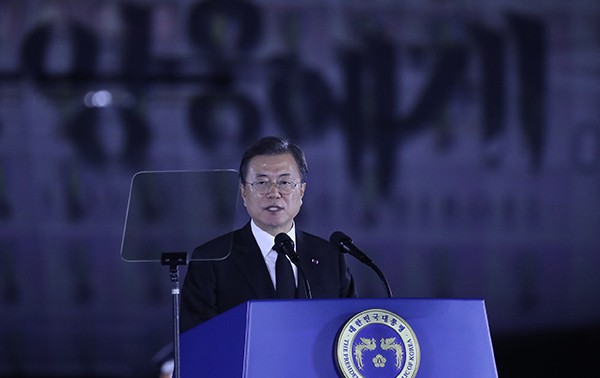 South Korean President calls for negotiation with Pyongyang to end Korean war