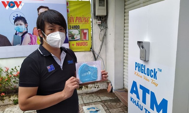 Free “face mask ATM” comes into operation in HCM City