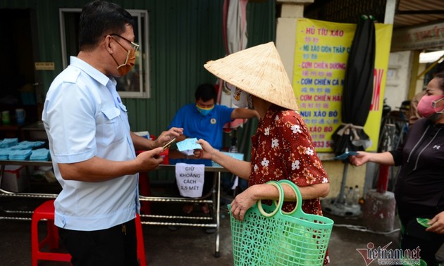 Market in HCM City issues coupons to locals amid COVID-19 fight