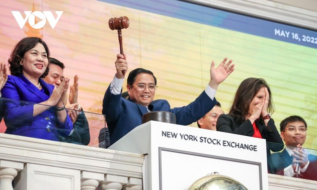 Thủ tướng Phạm Minh Chính tham quan sàn chứng khoán lớn nhất thế giới tại New York