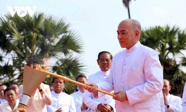 Thiêng liêng nghi lễ xin lửa và rước đuốc SEA Games 32 tại Campuchia