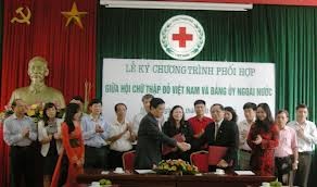 Cooperation between Vietnam Red Cross Society and overseas Party Committees