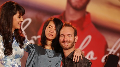 Limbless Nick Vujicic warmly welcomed in Ho Chi Minh city