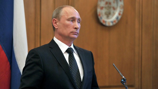 Putin criticizes sending arms to opposition forces