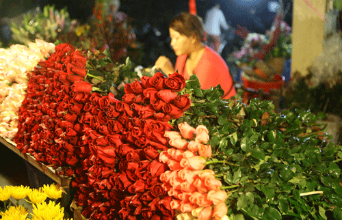Quang An flower market prior to Tet 
