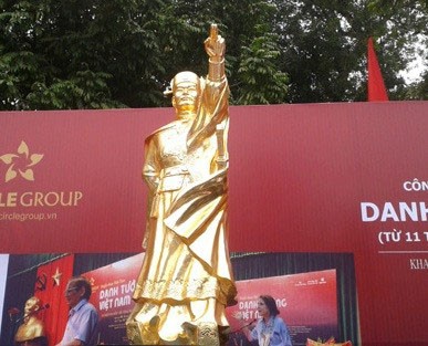 Sculpture work honors Vietnamese icons