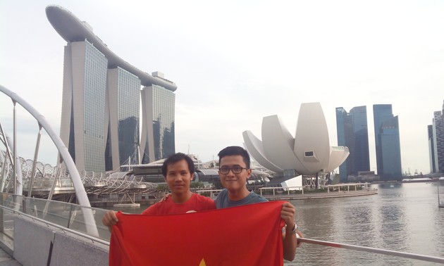 A young Vietnamese visits 10 ASEAN countries to promote Vietnam’s image