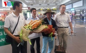 Another 224 Vietnamese workers return from Libya on August 13-14