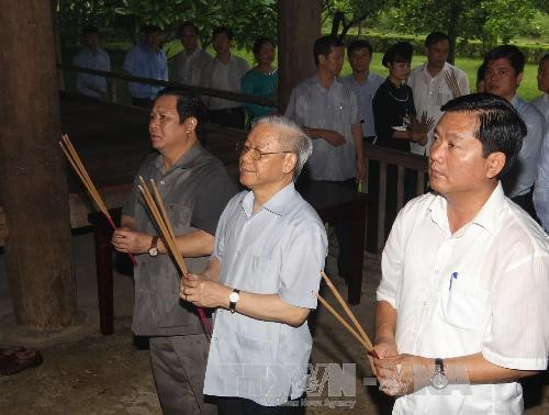 Party leader Nguyen Phu Trong visits Tan Trao Special National Historical Relic 