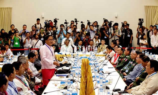 US calls for inclusive elections in Myanmar in 2015