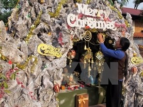Christmas celebration in Vietnam and around the world