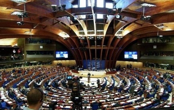 PACE extends diplomatic sanctions on Russian delegation