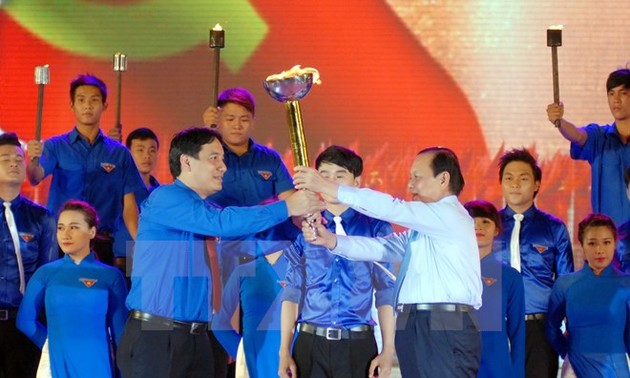 Vietnamese youth active in economic development and national defense 