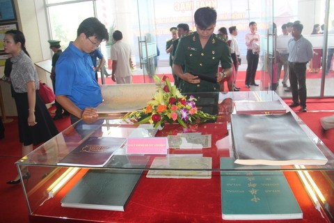 Exhibition “Hoang Sa, Truong Sa - historical and legal evidence” opens in Long An province