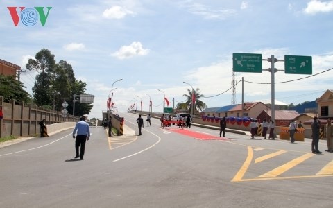 Cambodia’s newly-built bridge facilitates goods transportation to Vietnam