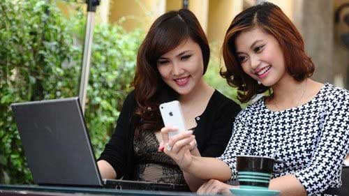 E-commerce on mobile phones blooms in Vietnam