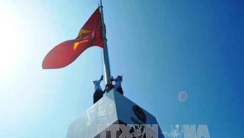 Quang Ninh: Sovereignty flagpole unveiled on north-east outpost island