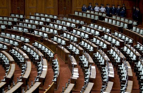 Japan’s opposition parties hinder the upper house’s effort to approve security bills 