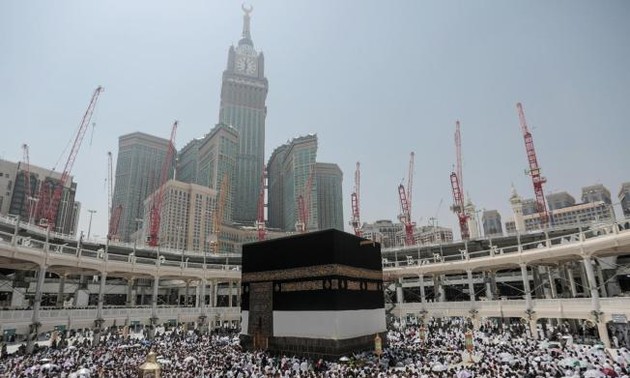 Muslims begin their annual pilgrimage in Saudi Arabia 