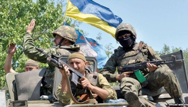 Ukraine passes law allowing foreigners to serve in its armed forces