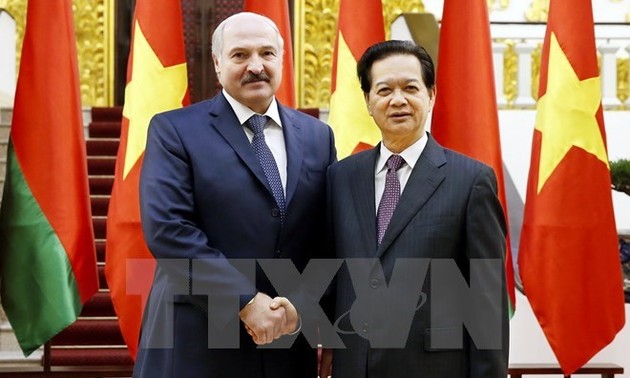 Prime Minister Nguyen Tan Dung meets Belarusian President