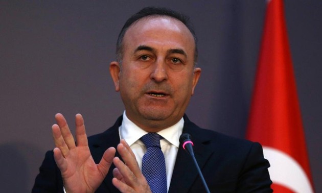 Turkey threatens to boycott Syrian peace talks if Kurds attend