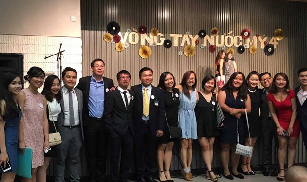 Vietnamese students in the US turn hearts to the homeland