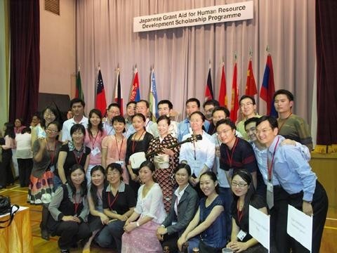 Japan provides human resource development scholarships to Vietnamese officials