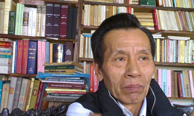 Phan Trac Canh, collector of second-hand books