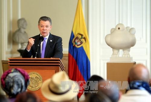 Colombian President Santos extends ceasefire with FARC