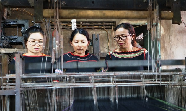 H’Yam Bkrong devoted to preserving the traditional brocade weaving of the Ede people