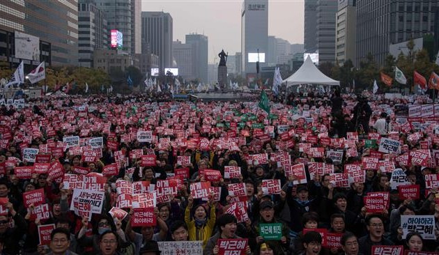 South Korean government calls on demonstrators to respect law