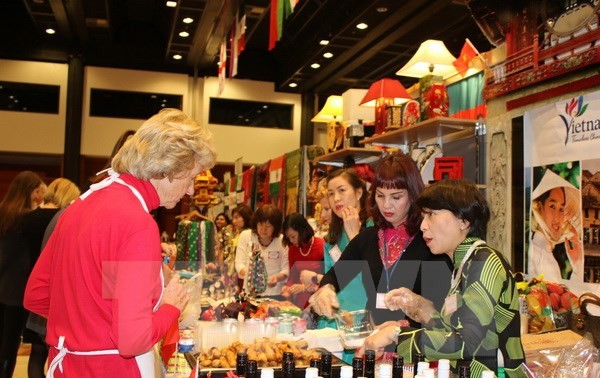 Vietnam attends International Christmas Bazaar in Prague 