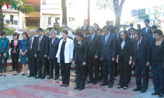 National Assembly Chairwoman lays wreath at Ho Chi Minh Monument in Cuba