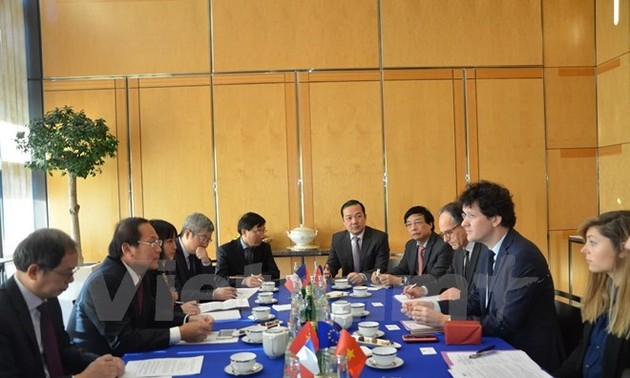 Vietnam, France forge stronger cooperation in information and communication