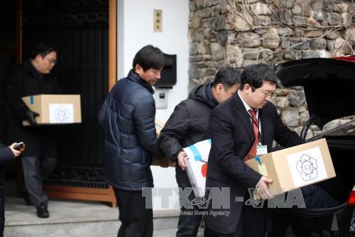 South Korean special prosecutors raid home of former presidential chief of staff
