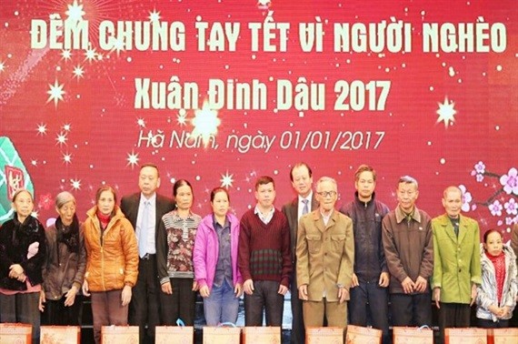 Funds raised to support poor people ahead Lunar New Year