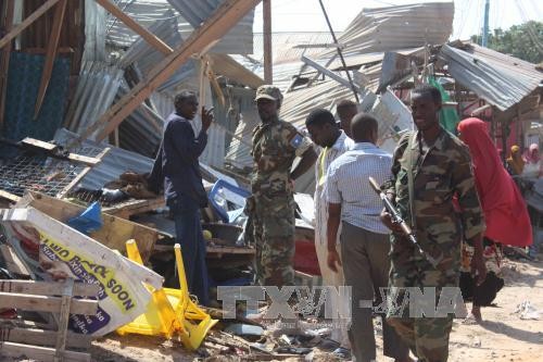 Suicide bomb in Somalia market kills 39