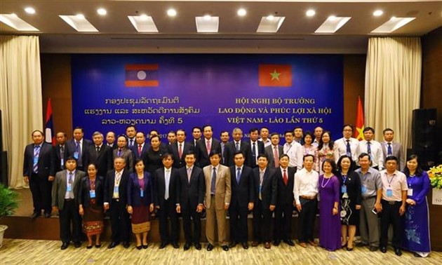 Vietnam, Laos boosts cooperation in labor, social affairs 