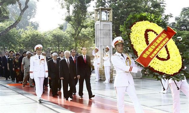 Top leaders pay tribute to national icon, martyrs on National Day